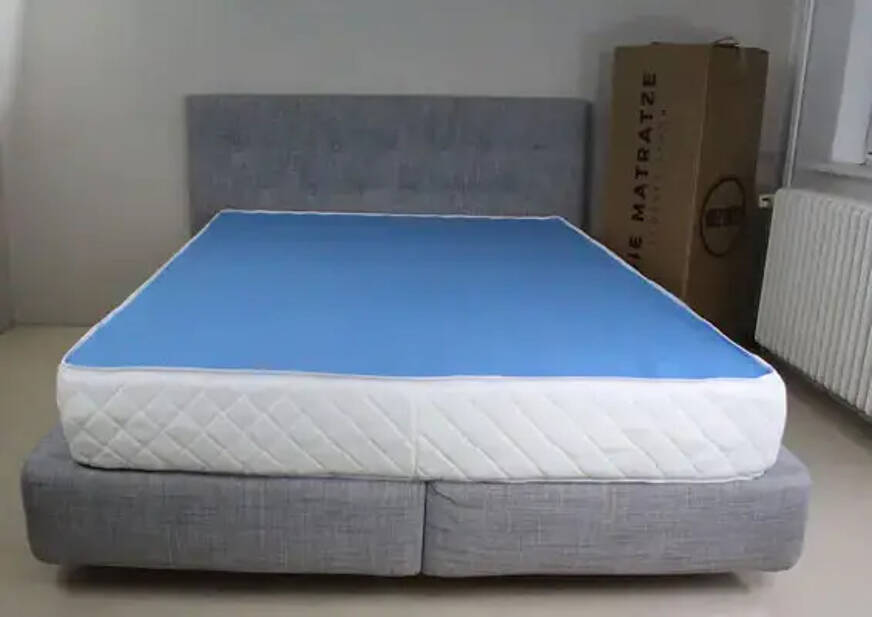 DIE MATRATZE von Weltbett auf unserem Bett